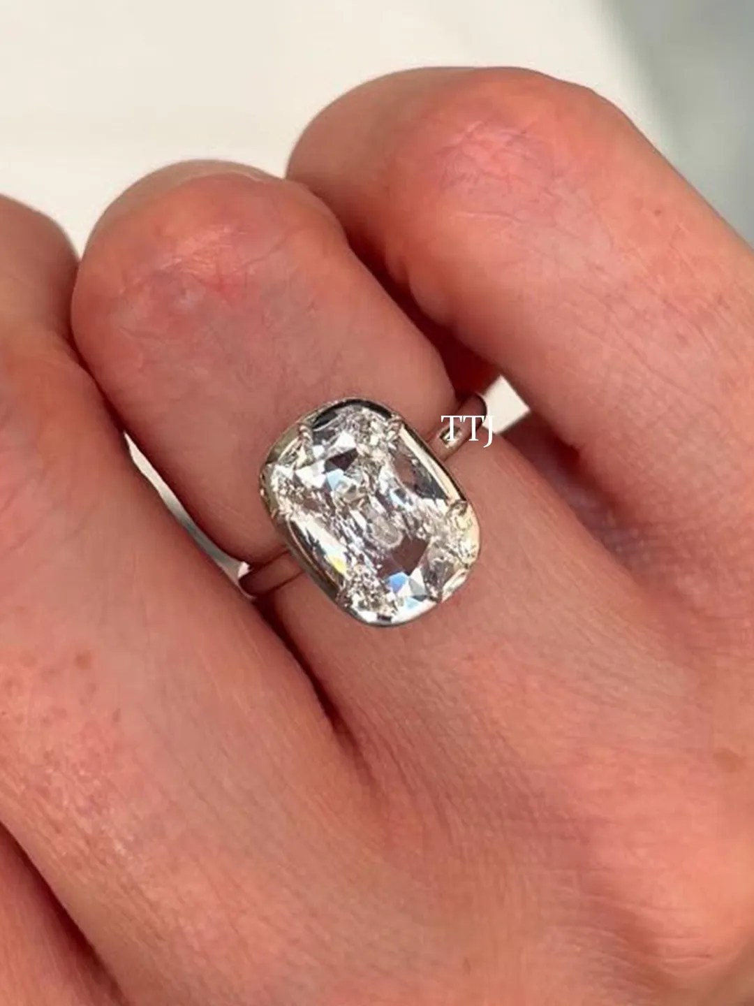4 CT Old Mine Elongated Cushion Moissanite Engagement Ring 14K Solid Gold Solitaire Wedding Ring Anniversary Gift Promise Ring For Women