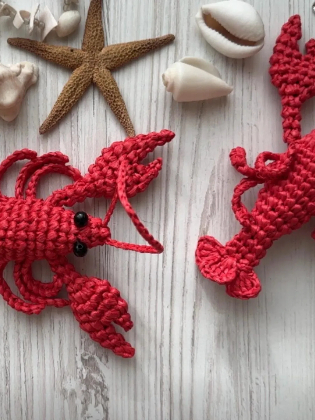 Beaded Lobster Keychain with Metal Chain – Stylish Bag or Key Accessory