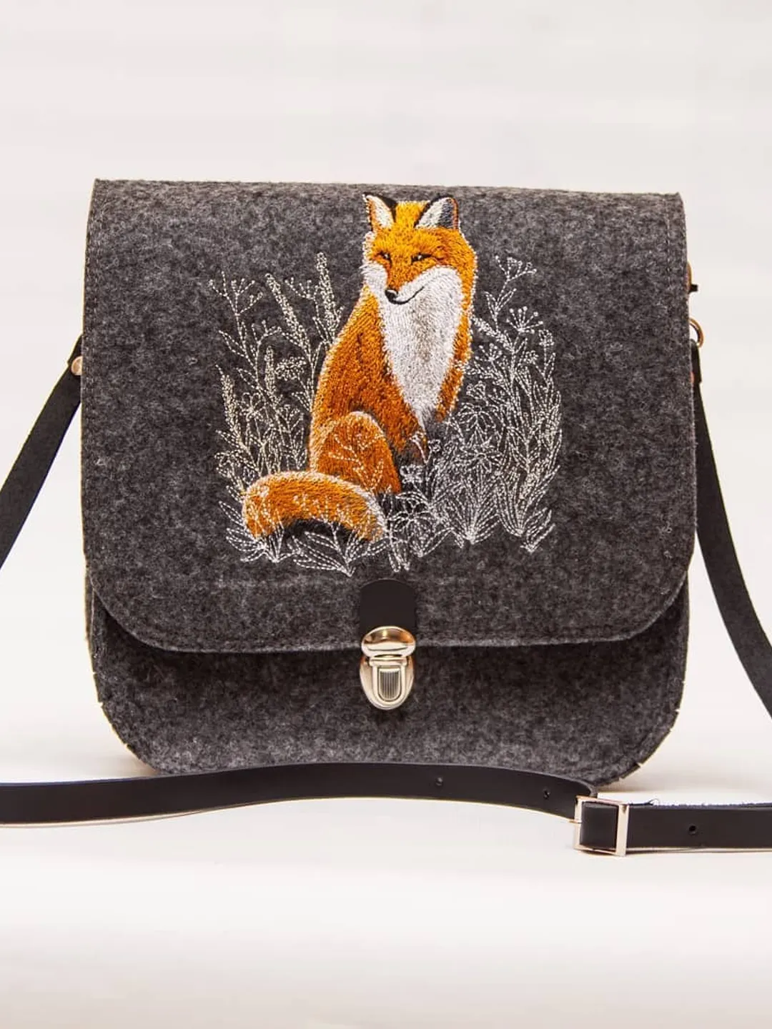 A handbag with a fox