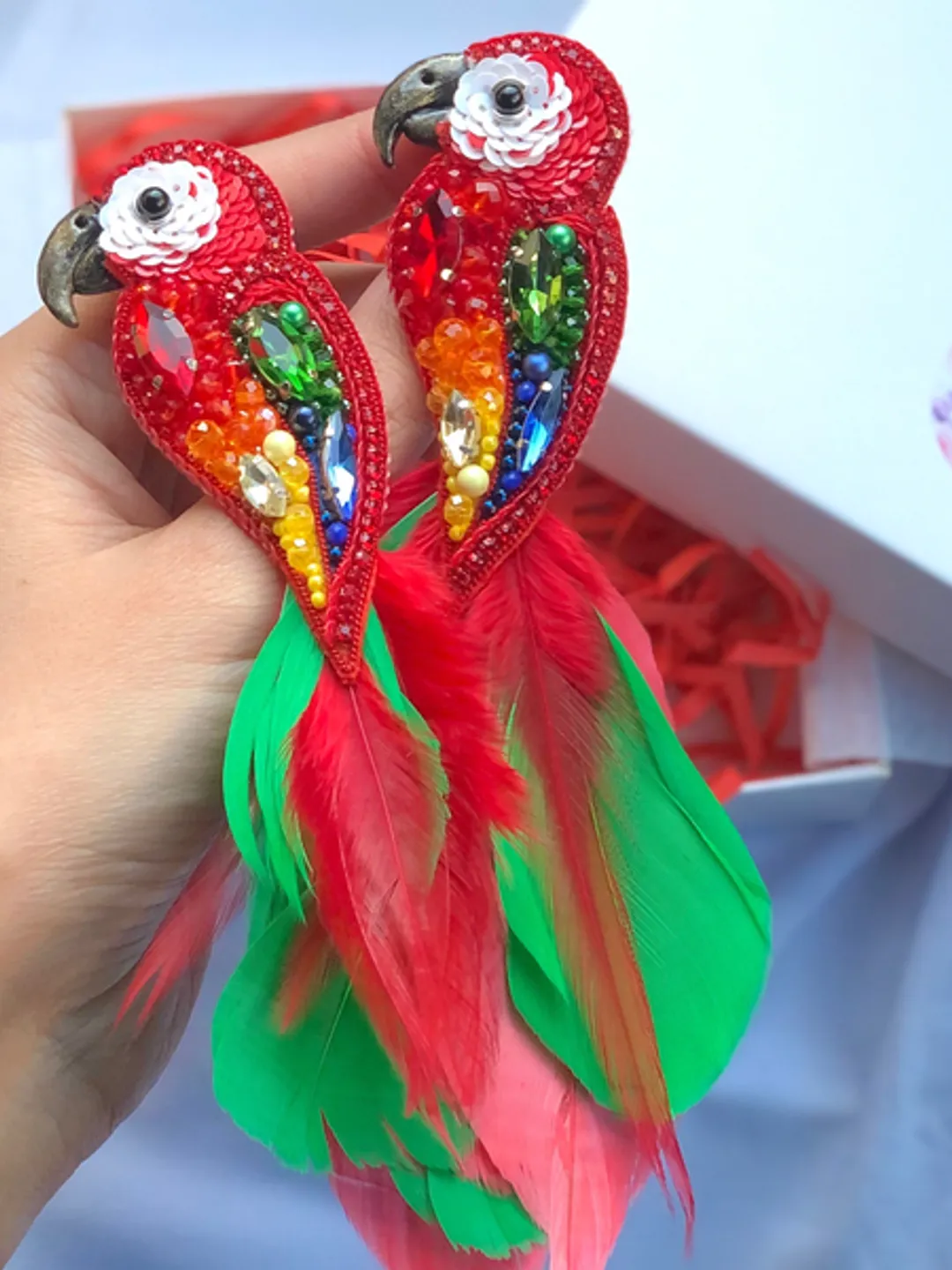 Parrot brooch/handmade brooch/gift for her/handmade jewelry/bright jewelry/bird jewelry
