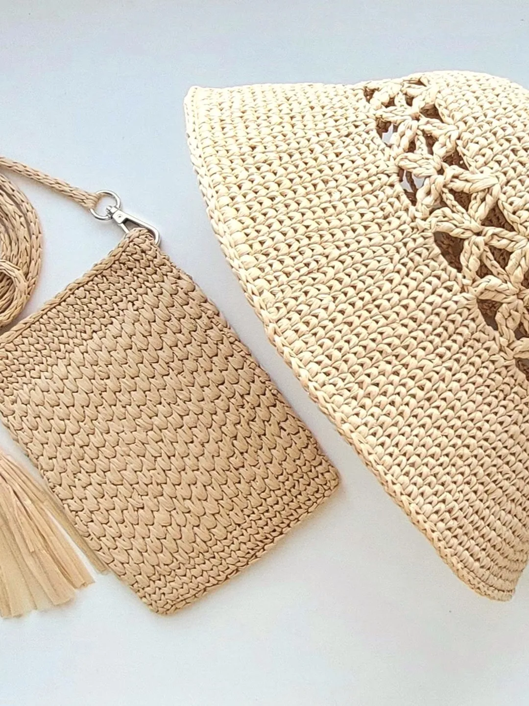 Straw hat and a little bag-a great beach outfit!