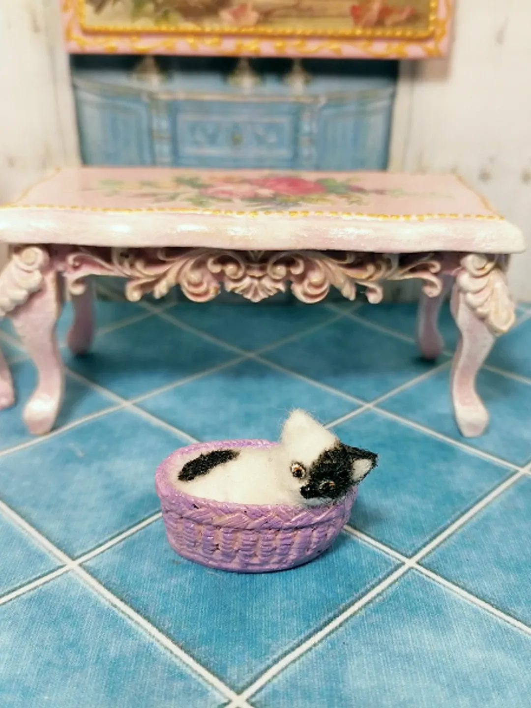 Cat. Cat in a basket dollhouse miniature. Scale 1:12. Puppet miniature.