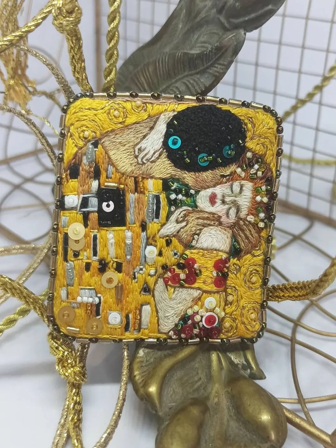 Book on the picture of Gustav Klimt "Kiss"