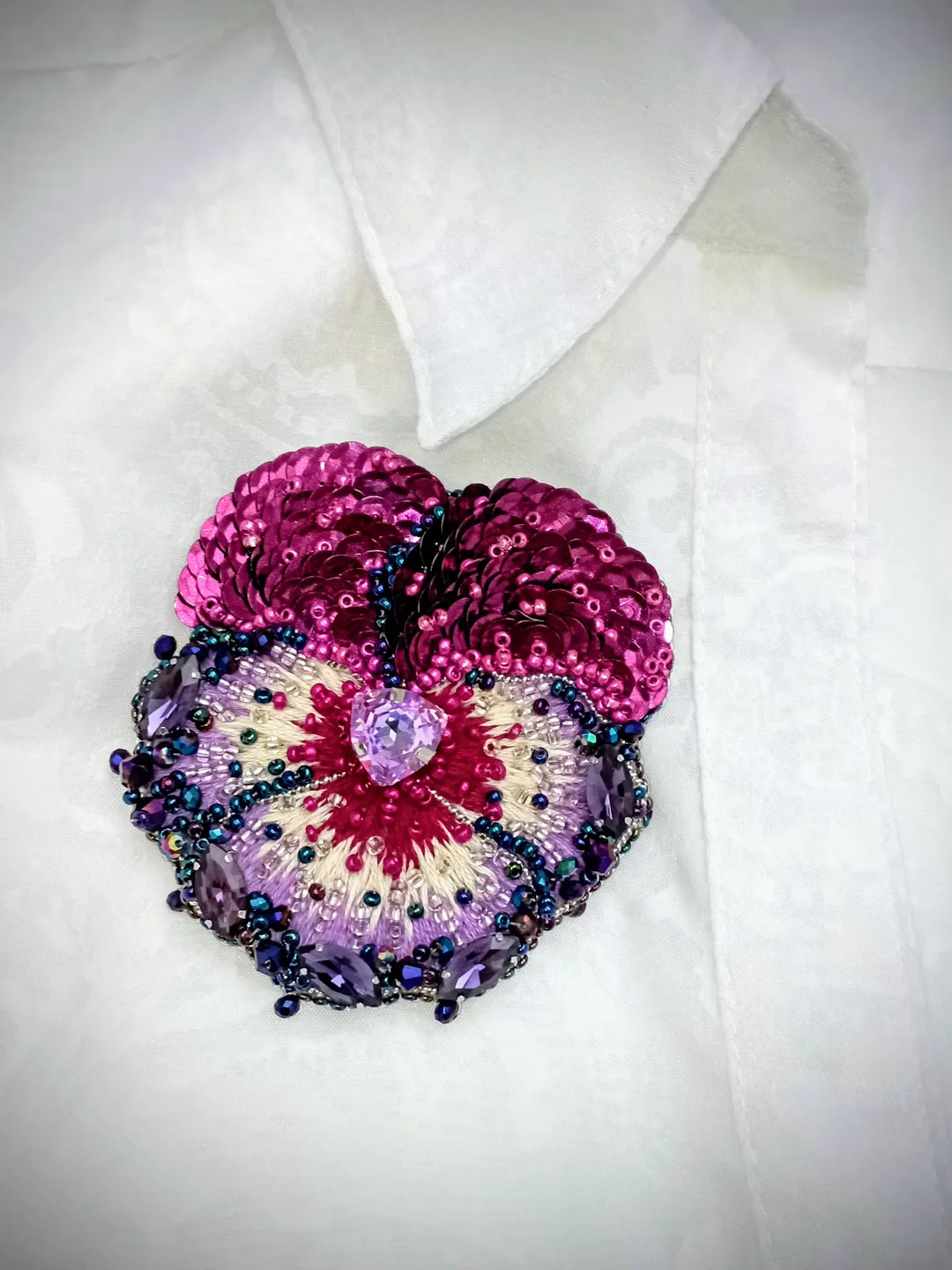 Beaded rhinestone purple pansy brooch for women, crystal flower brooch, pansy pin, purple jewelry, lapel pin