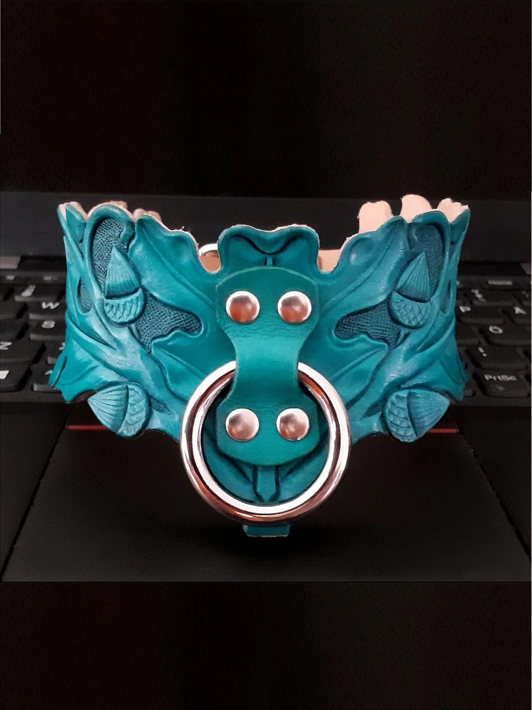 Luxury Turquoise Leather BDSM Collar – Handcrafted Submissive Bondage Choker with Oak Leafs Design
