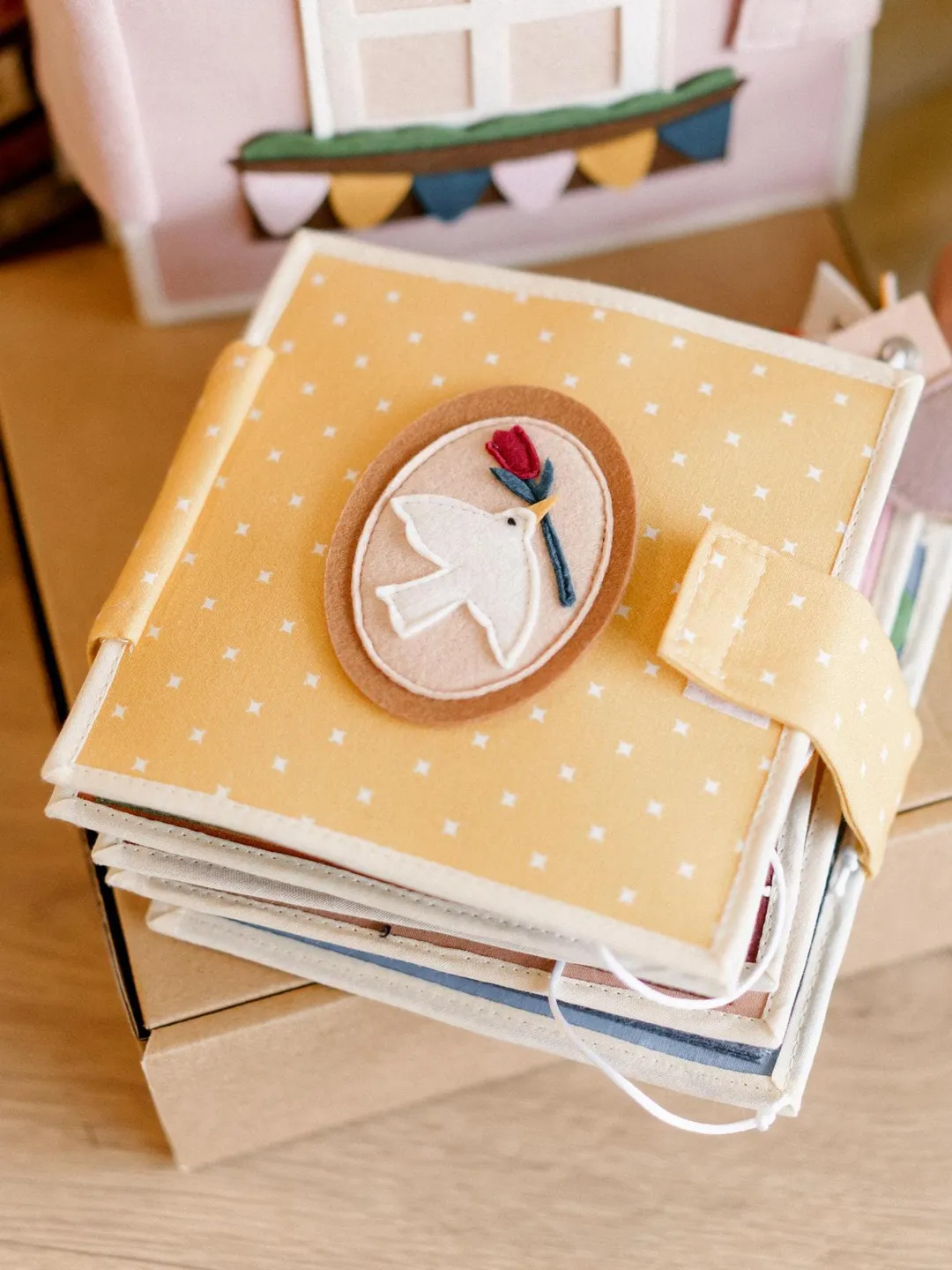 quiet book with forest animals made of felt and fabric for toddler 1,2,3 years old, handmade montessori baby activity toys, Kinderkrama