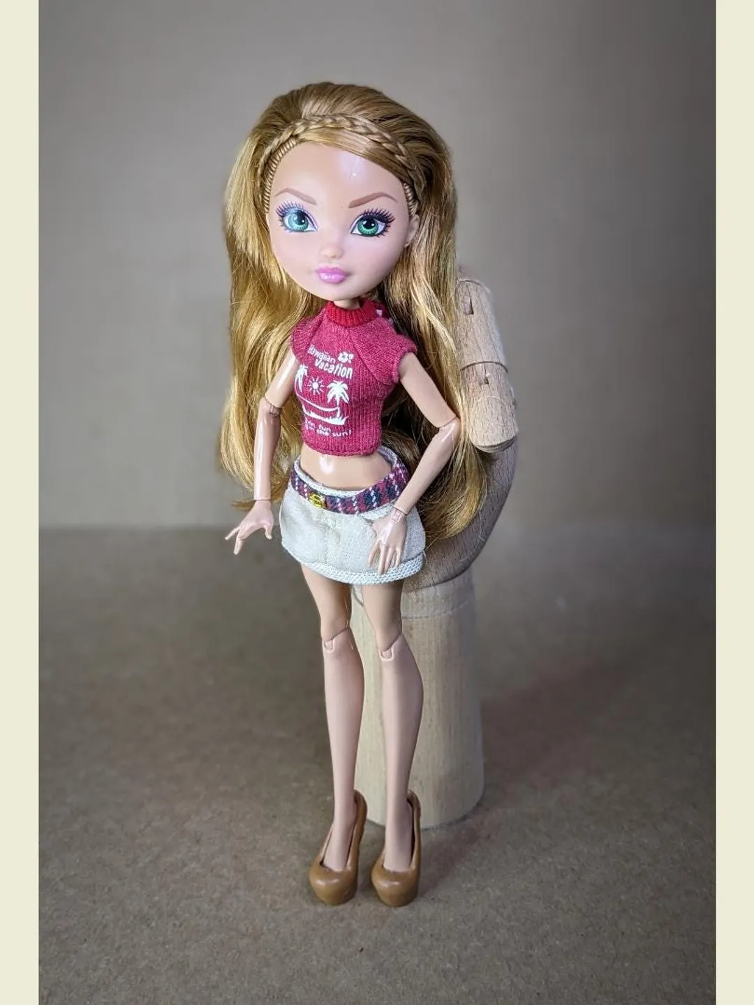 Red T-shirt or skirt for 10.5-inch female dolls (MH, EAH)