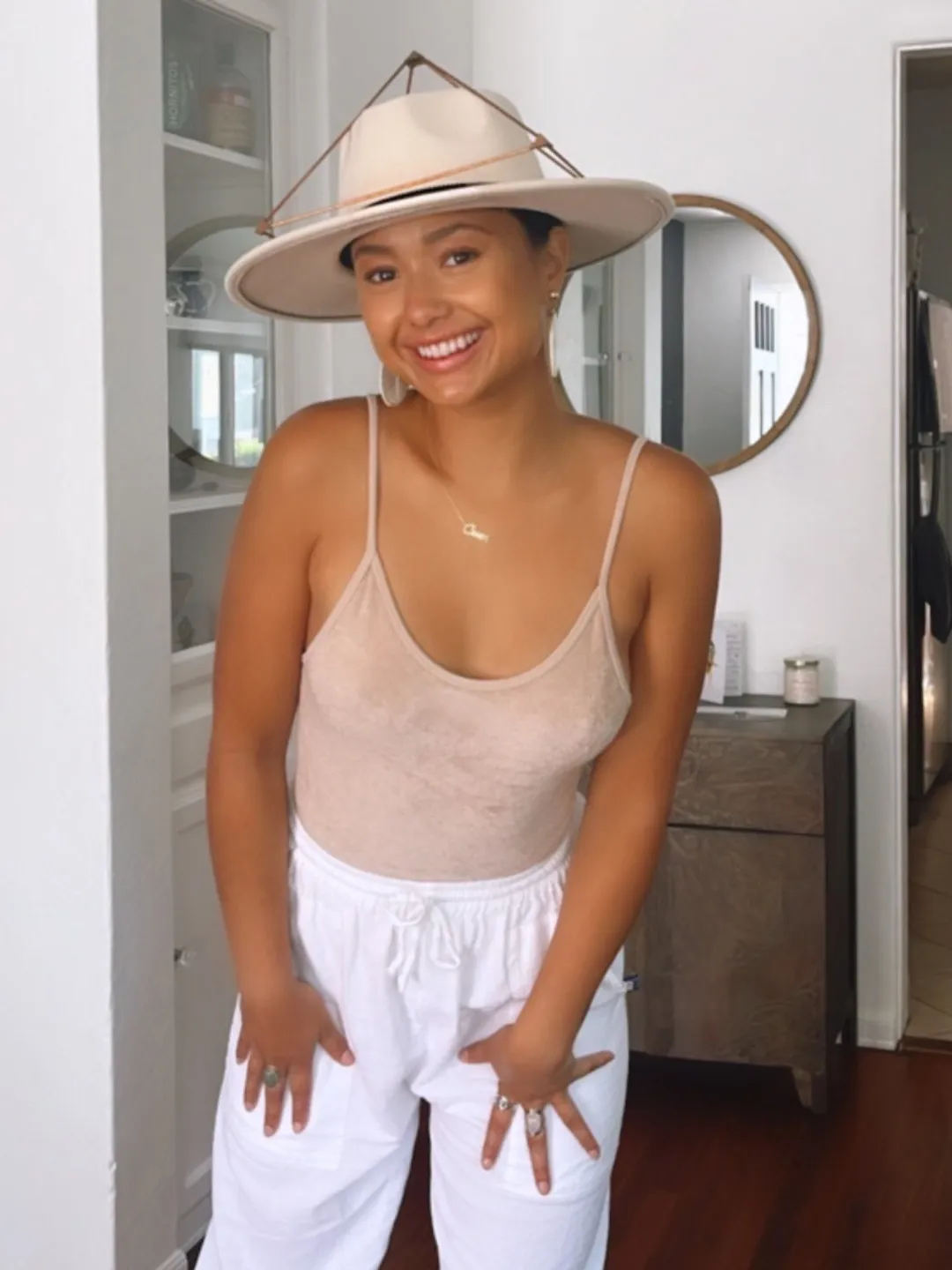 Copper pyramid healing for meditation on the head, reiki healing tool