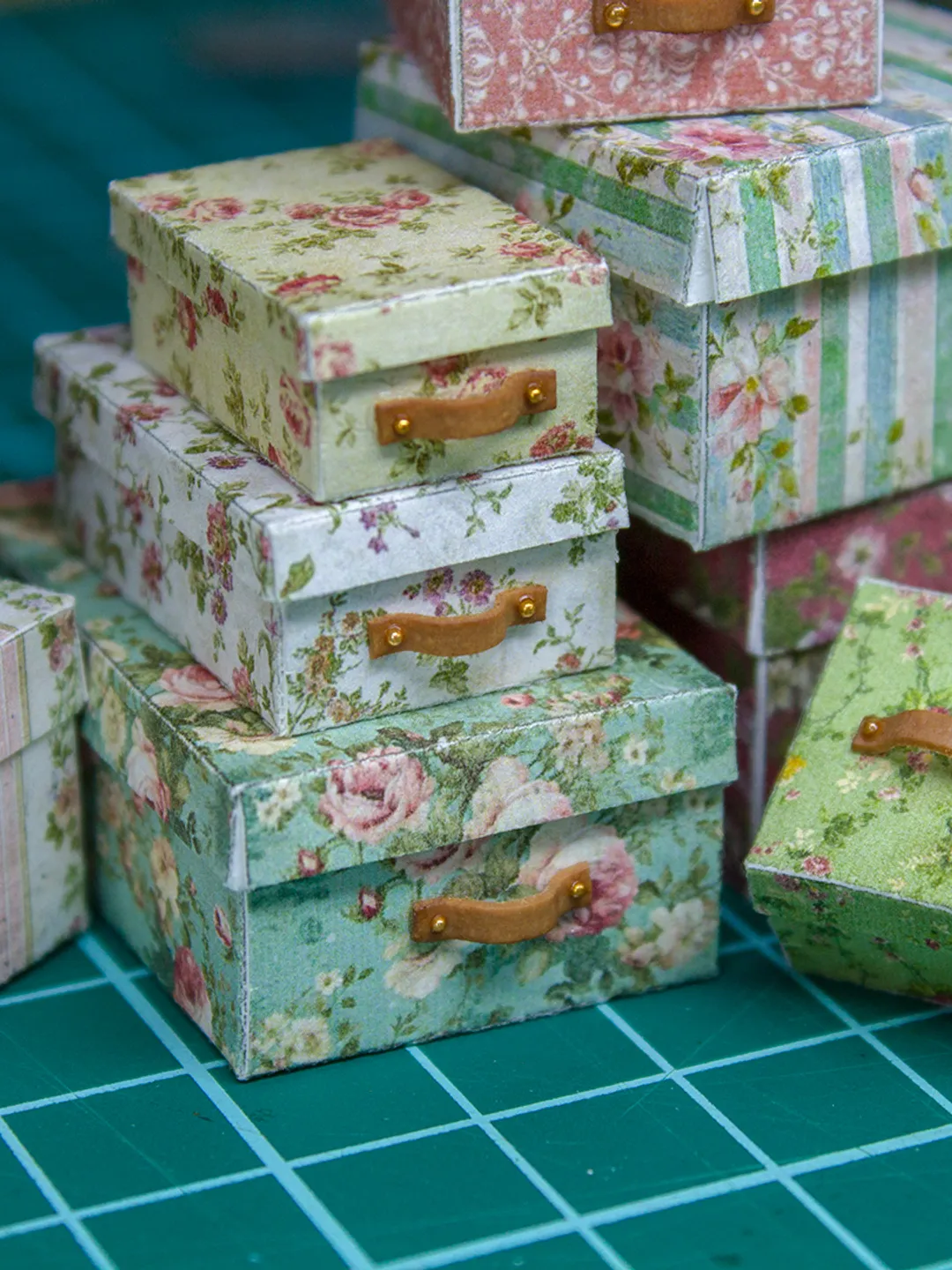 TEMPLATE Miniature vintage boxes for 1:12 scale dollhouse