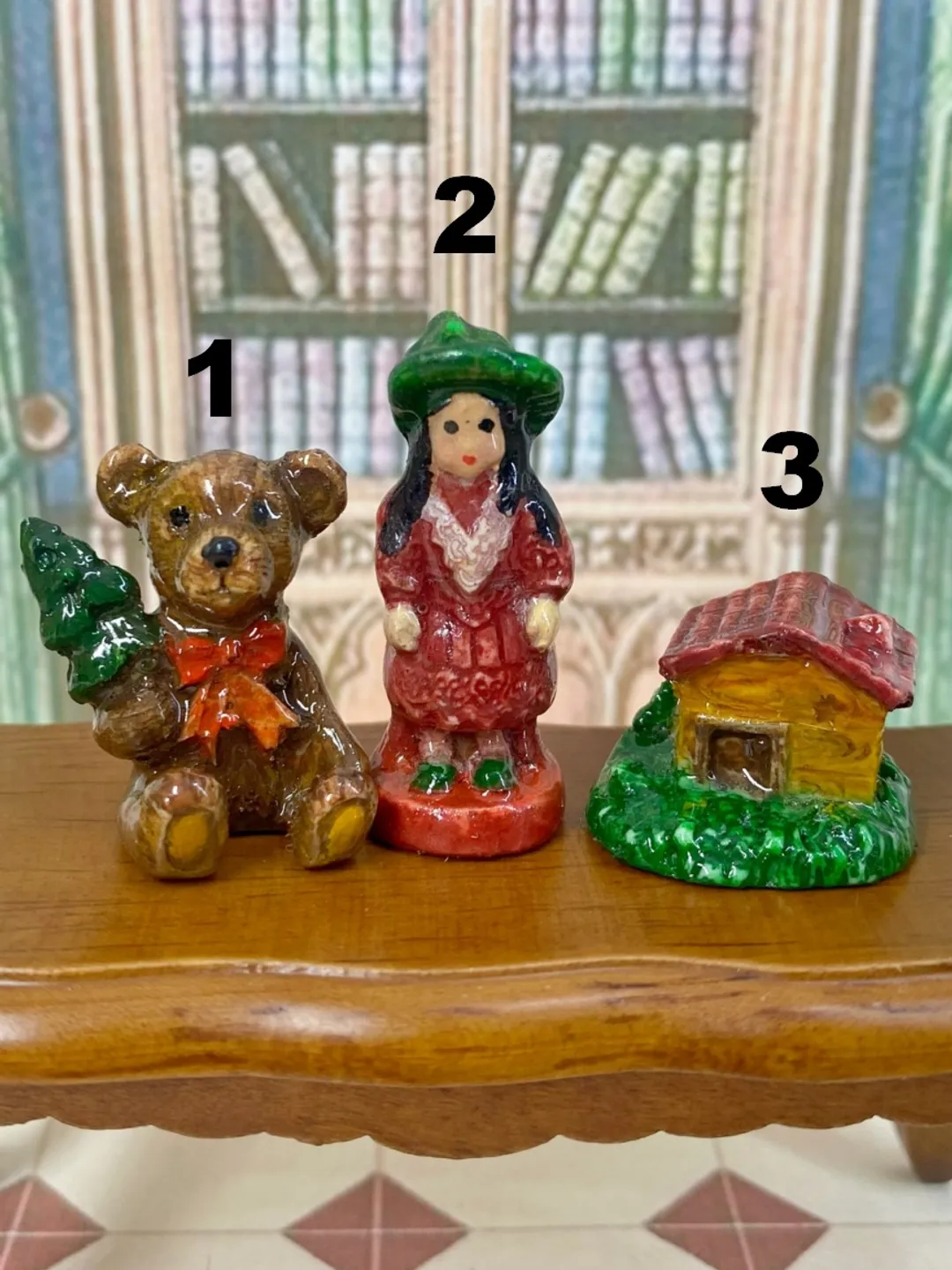Vintage ceramic figurines for a dollhouse. 1:12. Mini figurines for a doll. Dollhouse accessories.