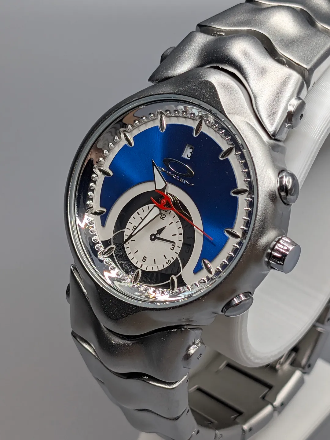 Oakley Judge Vintage Inspired Wristwatch – Classic Style