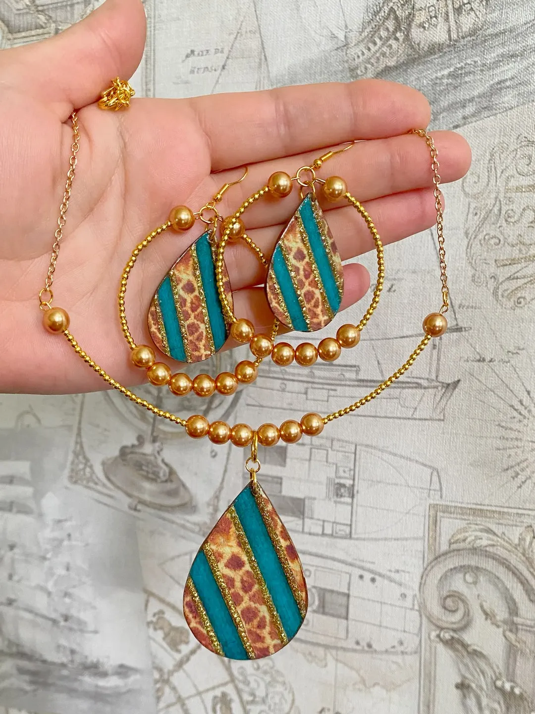 Author's set of handmade jewelry. Individual design.