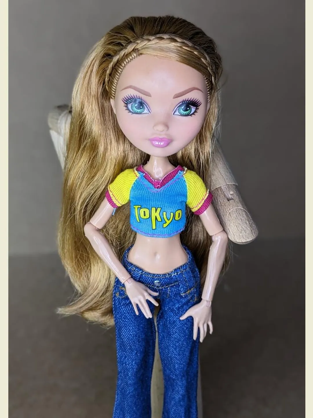 Blue & yellow T-shirt for 10.5-inch female dolls (MH, EAH)