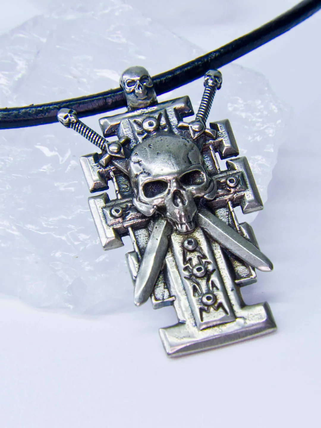 Ordo Xenos Insignia with Skull and Crossed Swords