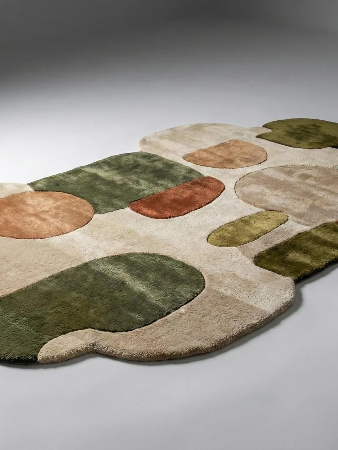 Abstract Tufted Rug, Irregular Shape Earth Tone Carpet, Hand Tufted ...