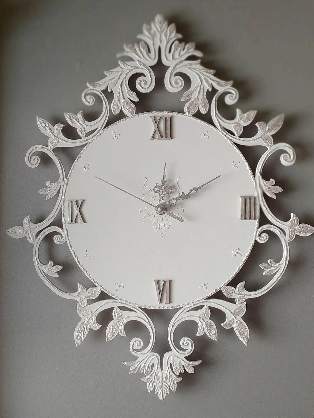 Small white wall clock with silver ornaments in vintage style Silent clock for bedroom, living room or nursery Gift for Christmas, Birthday, Mother's Day, Wedding, Housewarming