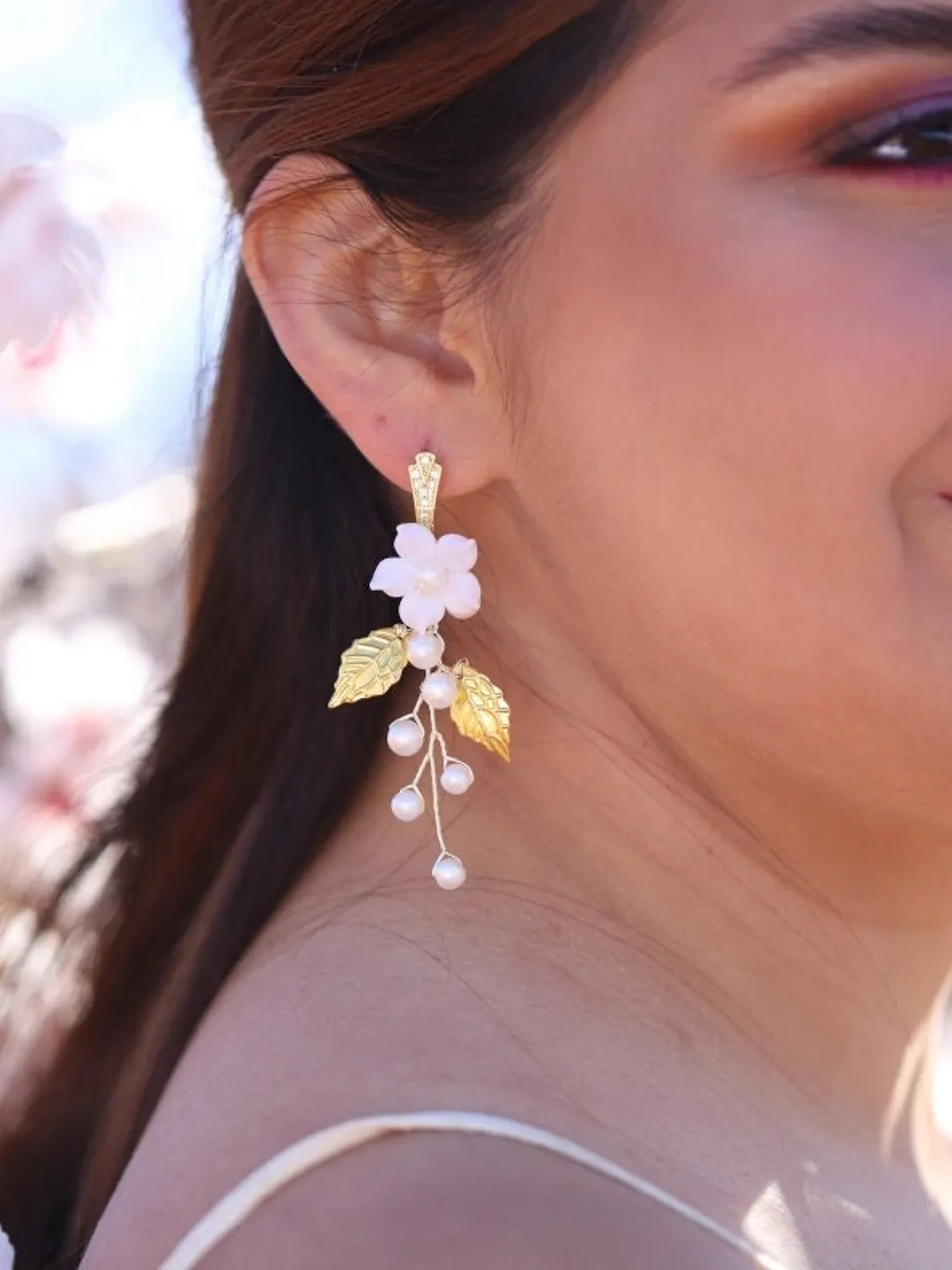 Delicate Porcelain Flowers Wedding Earrings and Bracelet, Boho Wedding Earrings, Pearl Bridal Earrings, Boho Gold Leaf Wedding Jewelry Set