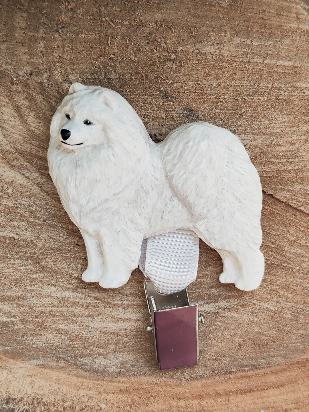 Brooch figurine Samoyed