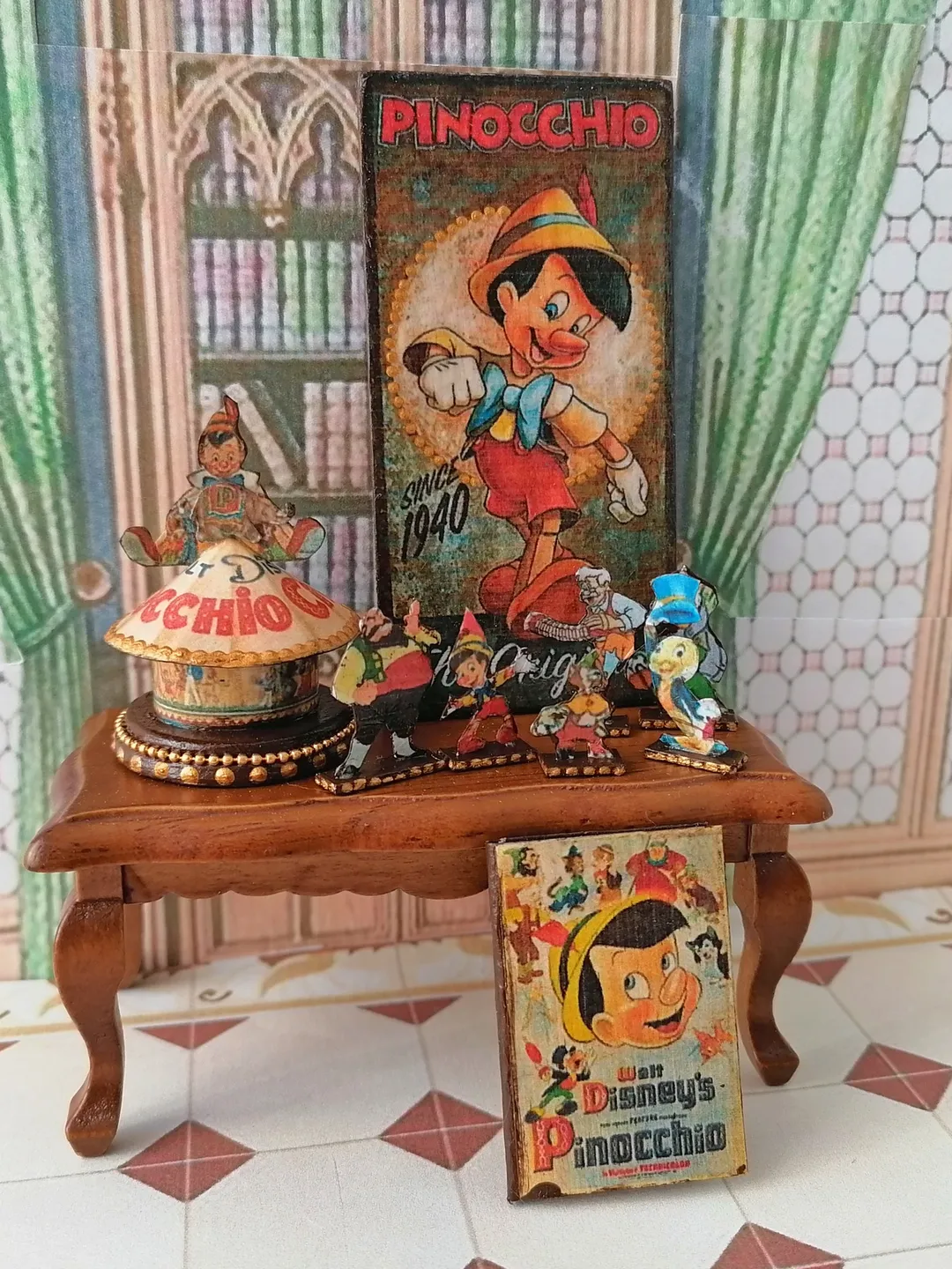 Dollhouse accessories set. Scale 1:12.