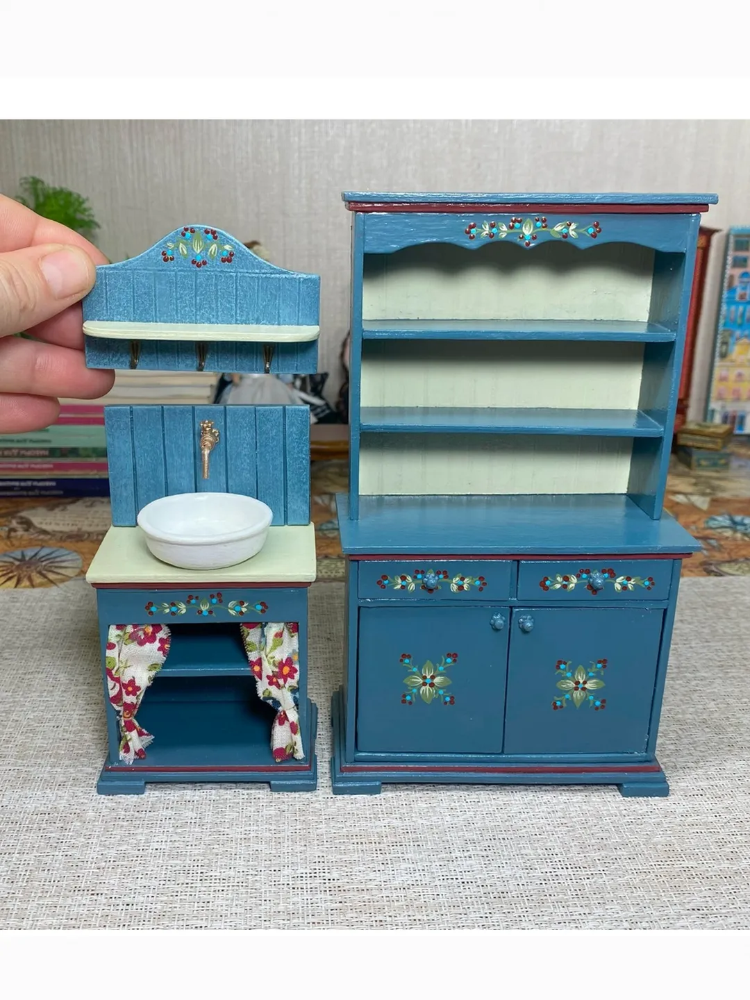 Kitchen furniture for a dollhouse. 1:12. Furniture for dolls. Doll miniature.