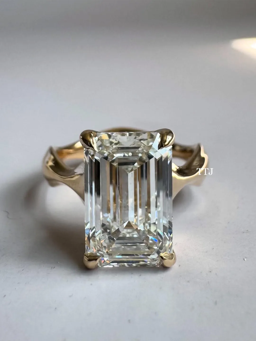 Solitaire Emerald Cut Moissanite Engagement Rings Designer Band Ring 14K Solid Gold Wedding Ring Anniversary Rings For Women Promise Ring