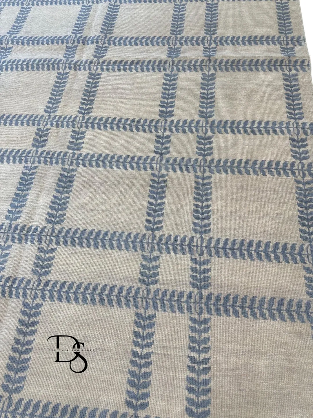 Handmade Oushak Wool Rug: Beige & Blue Leaf Pattern