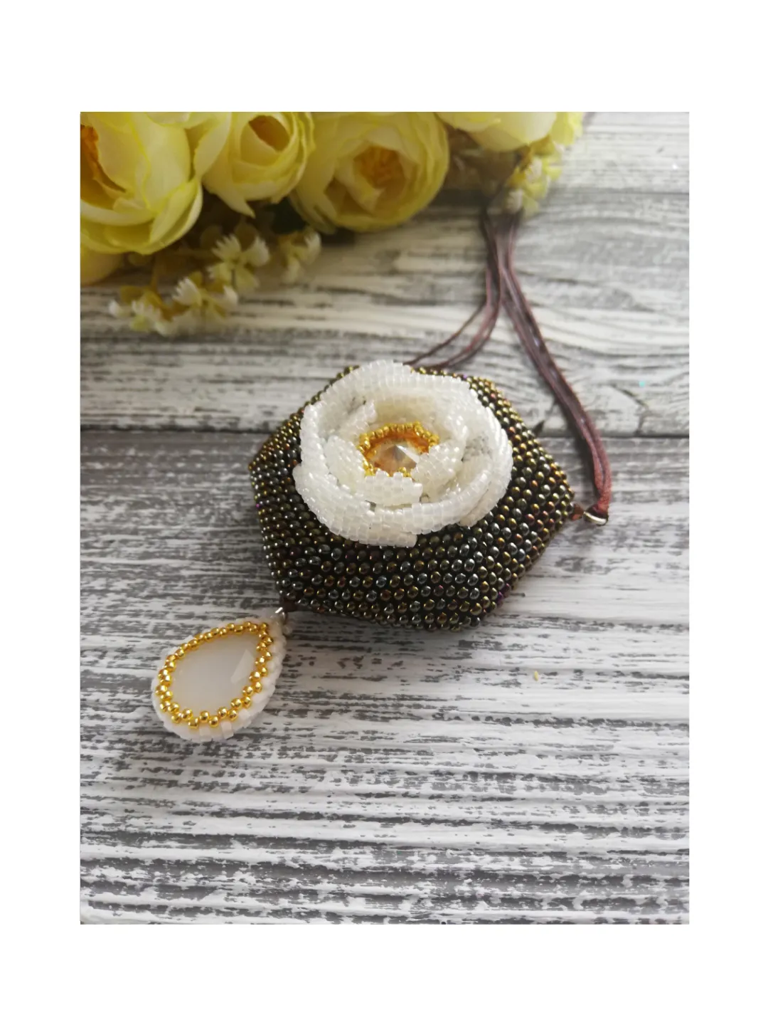 Seed bead Necklace , White flower pendant , Beaded Necklace