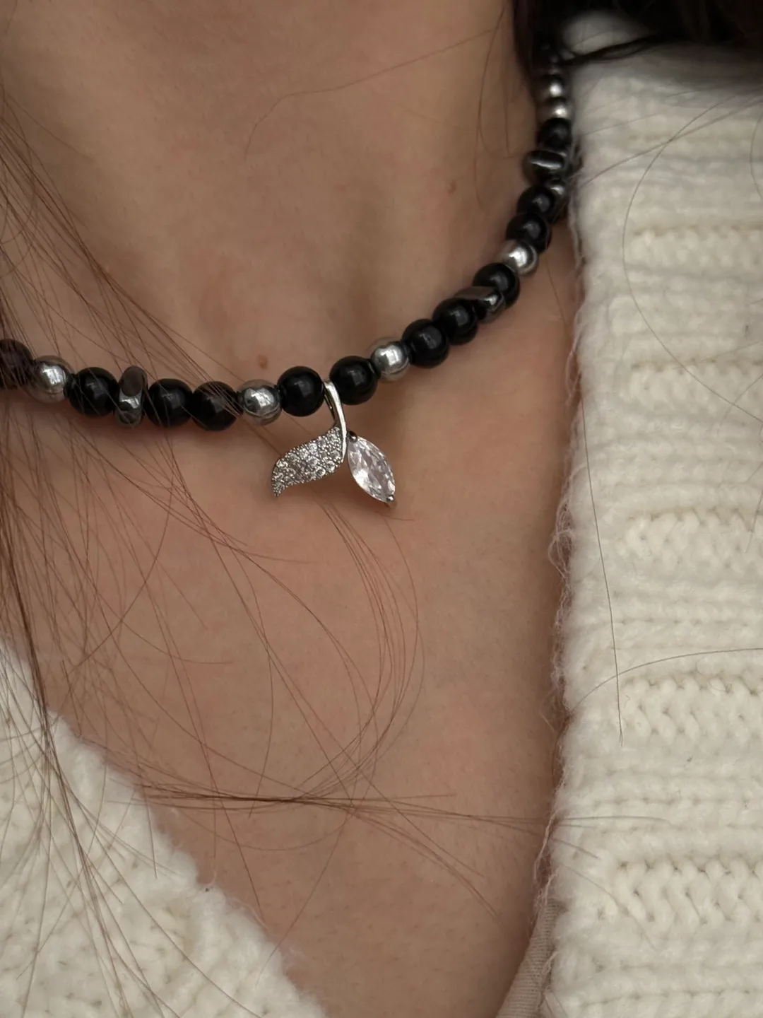 Choker made of onyx and hematite