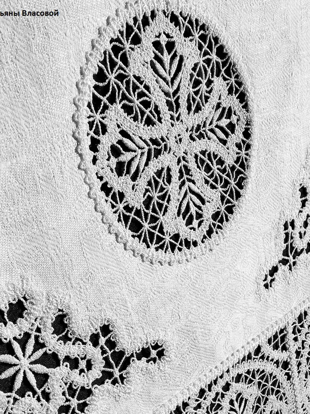 Lace cross design for machine embroidery.