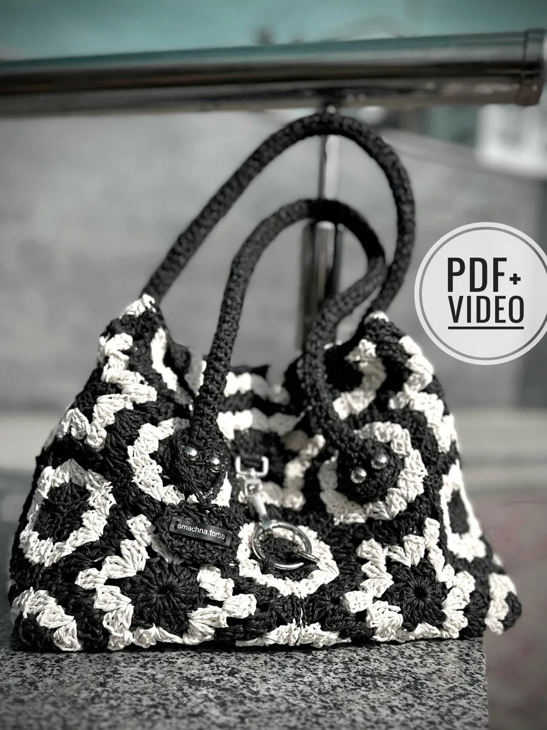 Crochet pattern granny hexagon bag PDF digital instant download and video tutorial, shoulder bag, hexagon motifs handbag, monochrome bag