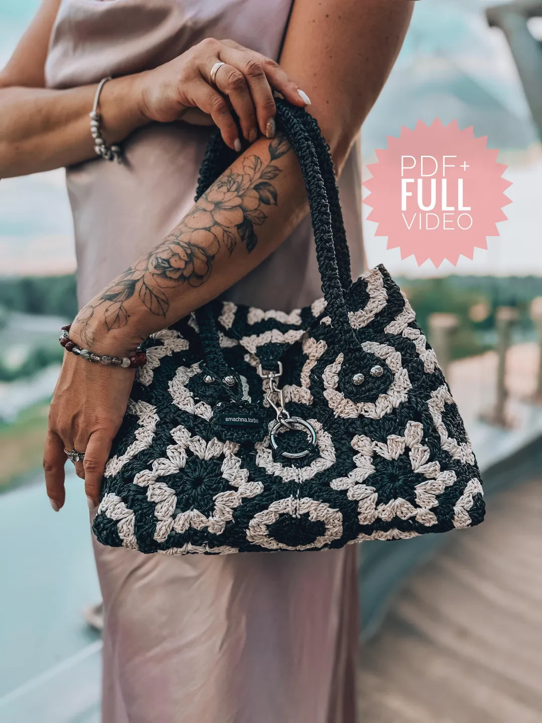 Crochet pattern granny hexagon bag PDF digital instant download and video tutorial, shoulder bag, hexagon motifs handbag, monochrome bag