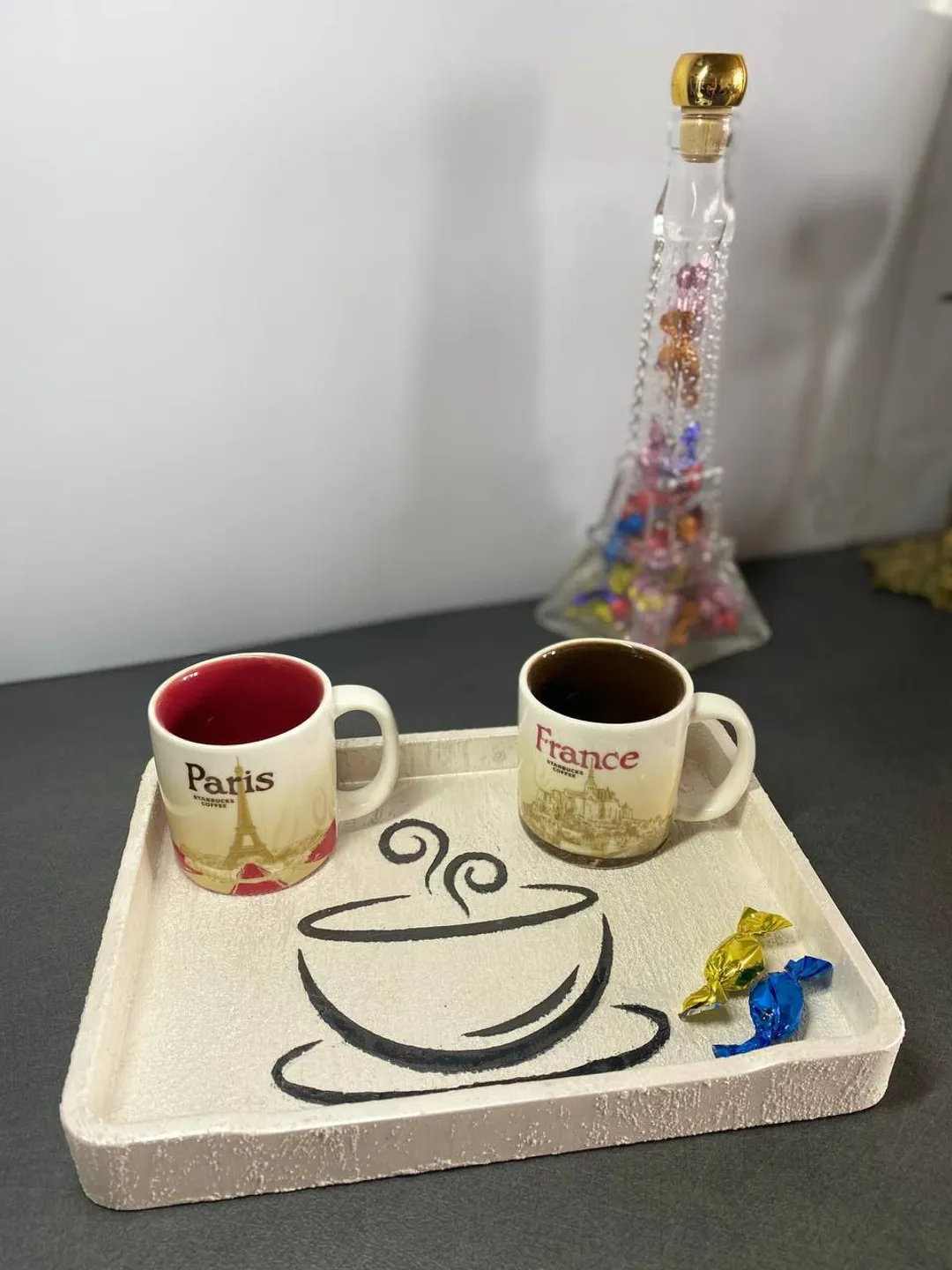 Square decorative tray made of plaster