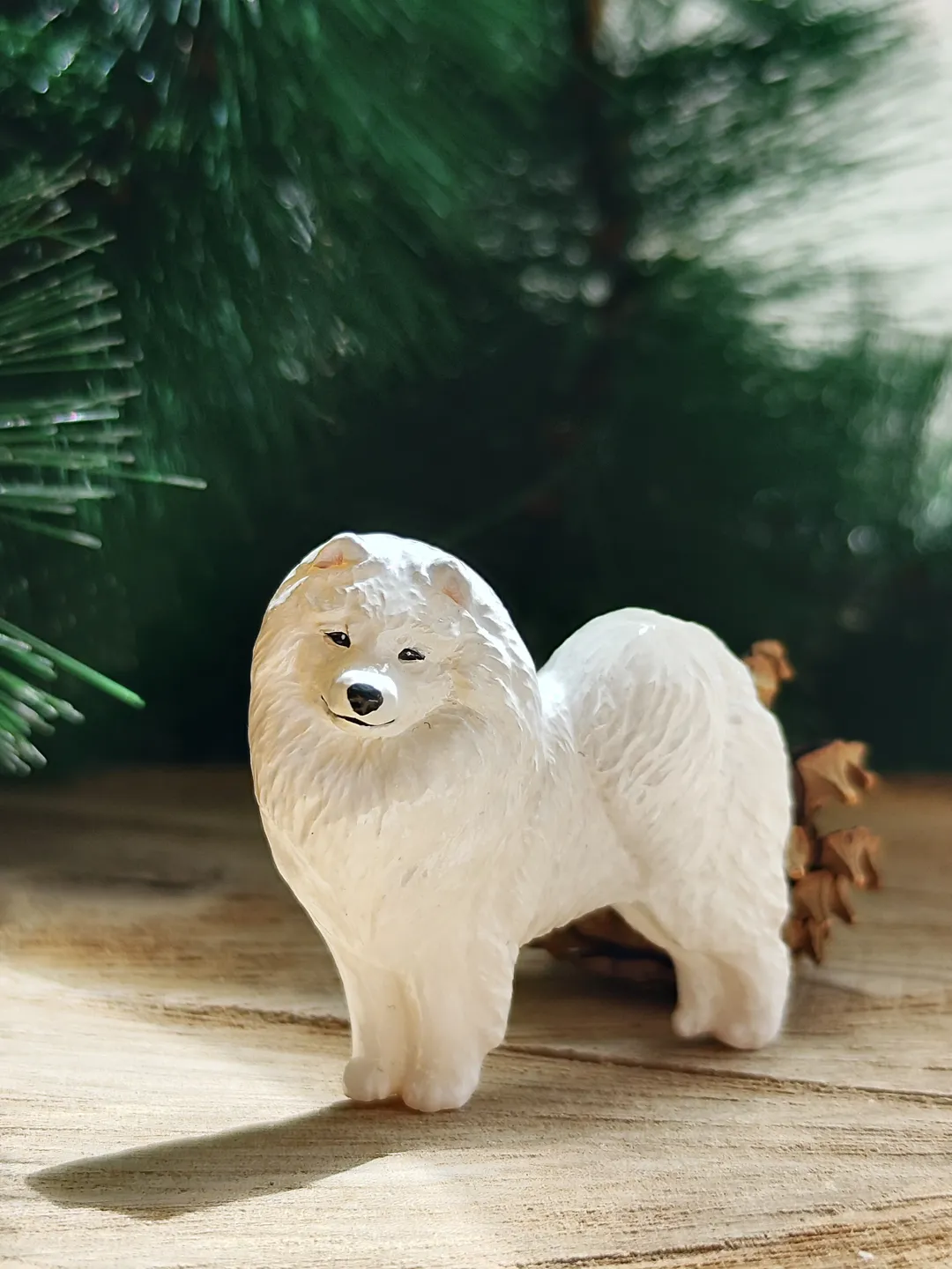 Brooch figurine Samoyed