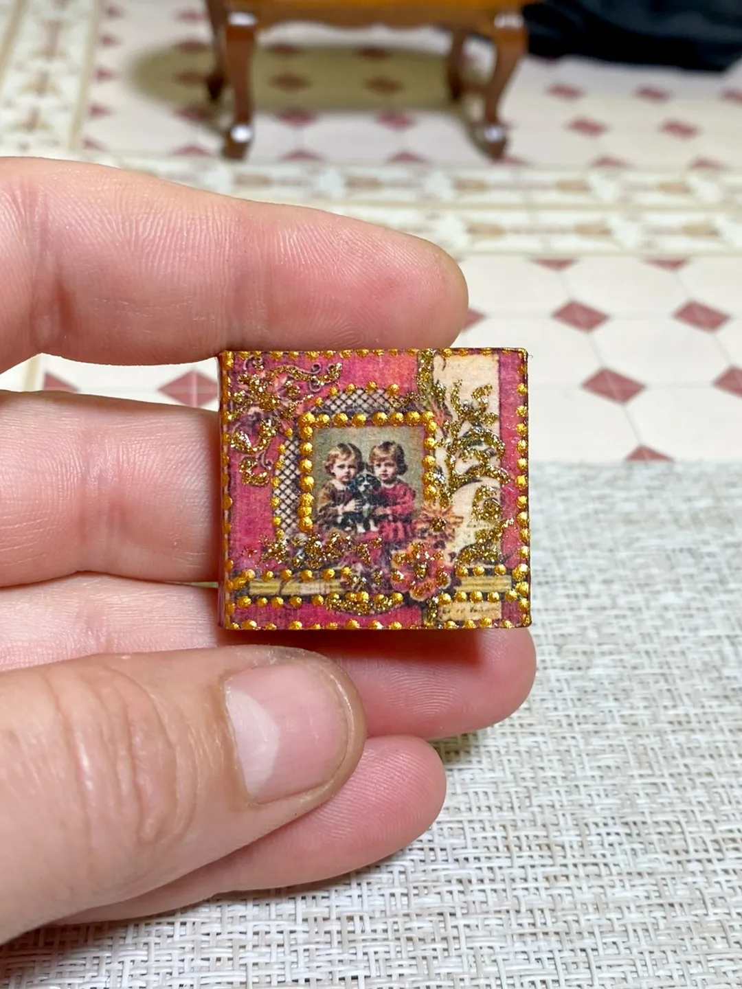 Tutorial on creating a photo album for a doll. 1:12. Dollhouse miniature.