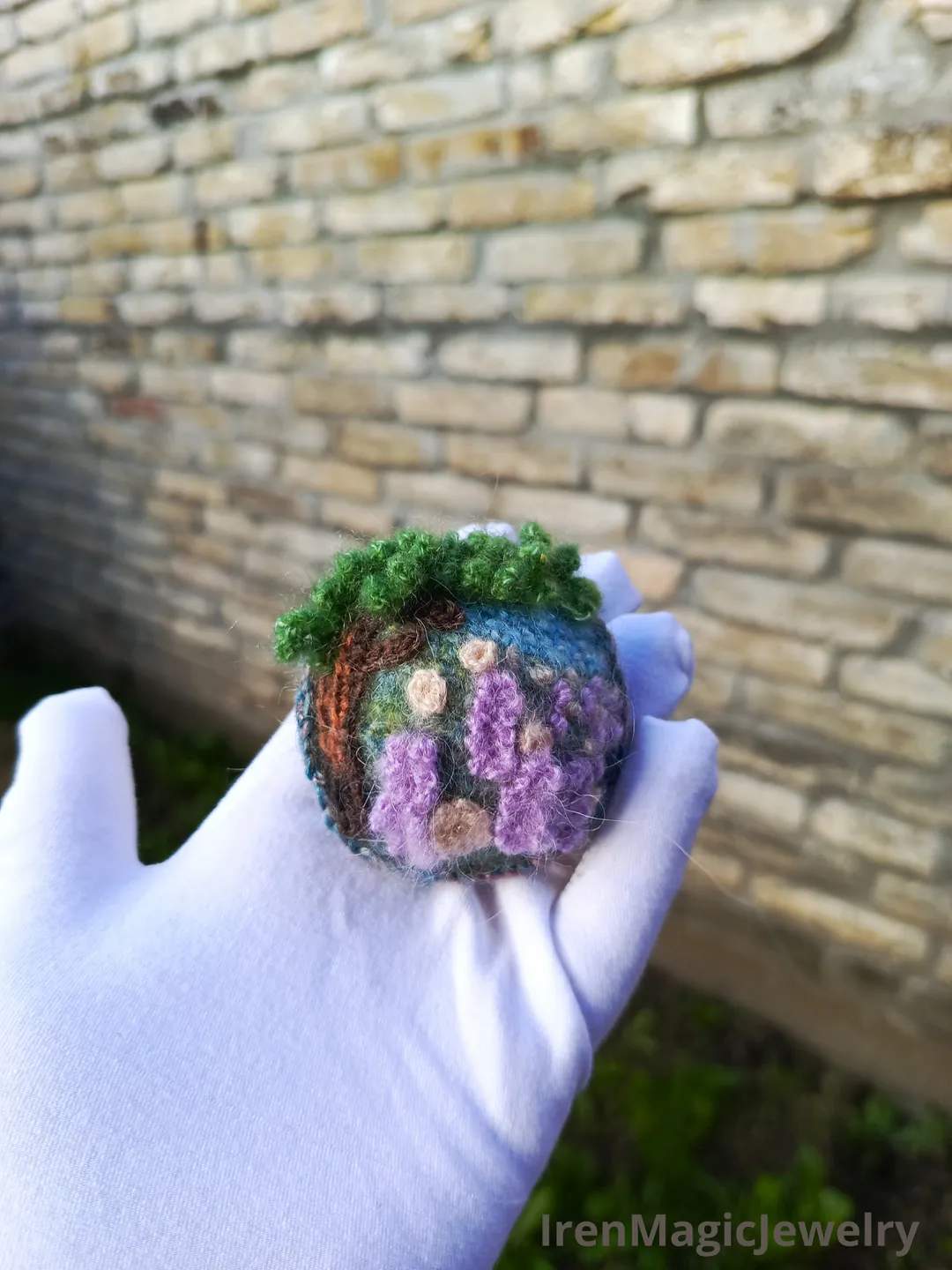 Crochet Brooch – Tree & Wildflower Motif