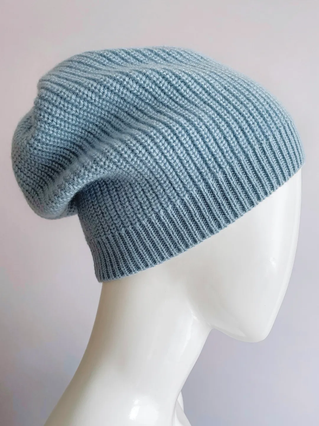 Blue cashmere ribbed hat for women