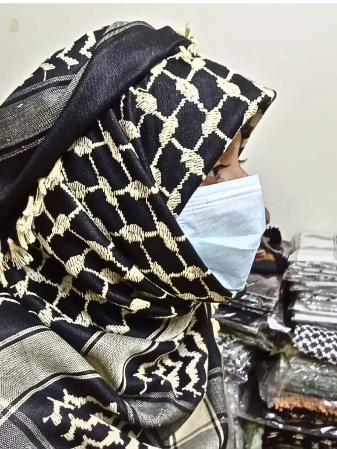 Palestine Keffiyeh Scarf: Traditional Arab Shemagh with Tassels