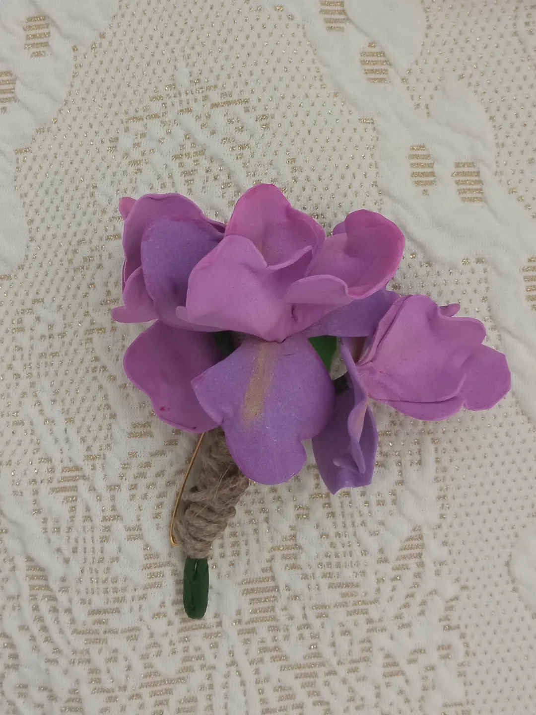 Women's brooch with irises pin/floral accessories/flowers jewellery/gift for her/mother Day gifts/handmade brooch