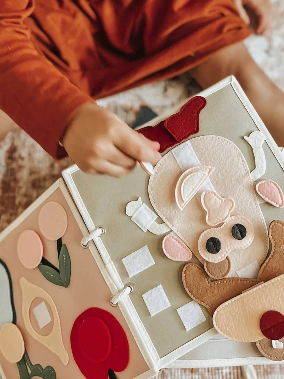 felt busy books, felt books, activity book, busy book for toddlers 1 year old, travel toy 9 months kinderkrama