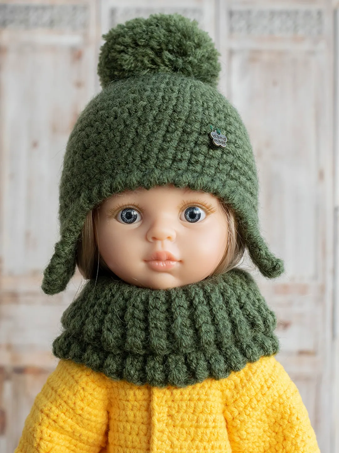 Green hat with pompom and snood for Paola Reina doll, Meadowdolls Dumplings, Little Darling, Siblies, doll accessories