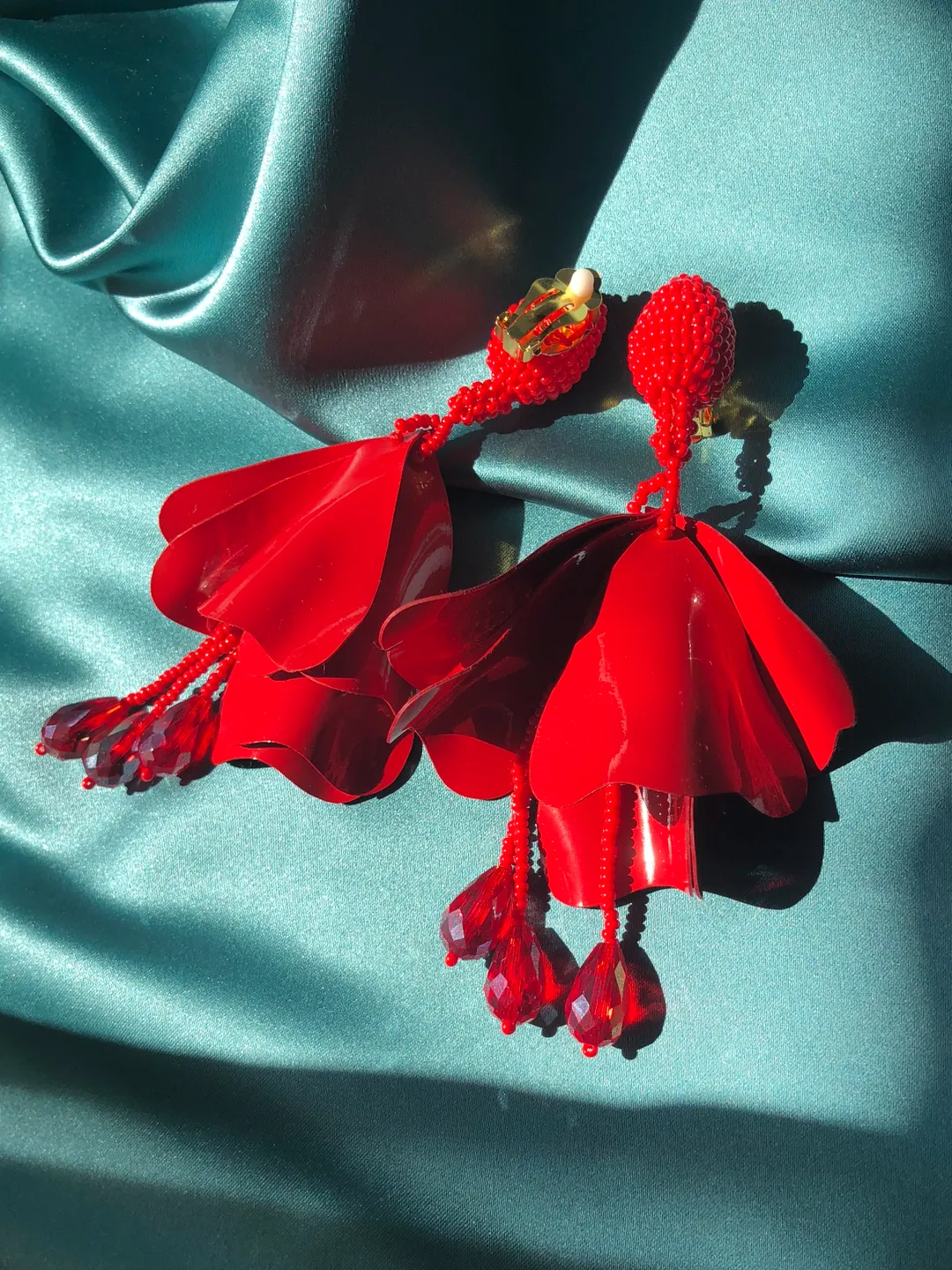 Impatiens Crystal Flower Drop Earrings clip-on