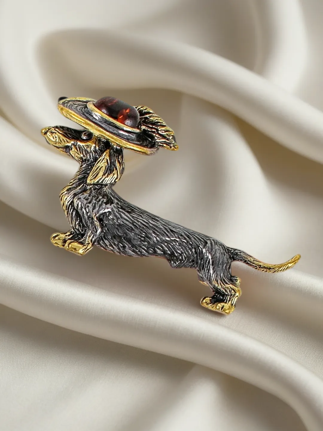 Dachshund Brooch Small Dog idea Gift for Girlfriend, Friend Animal Lover Dogs jewelry Gold metal Brass with Amber brooch women and men