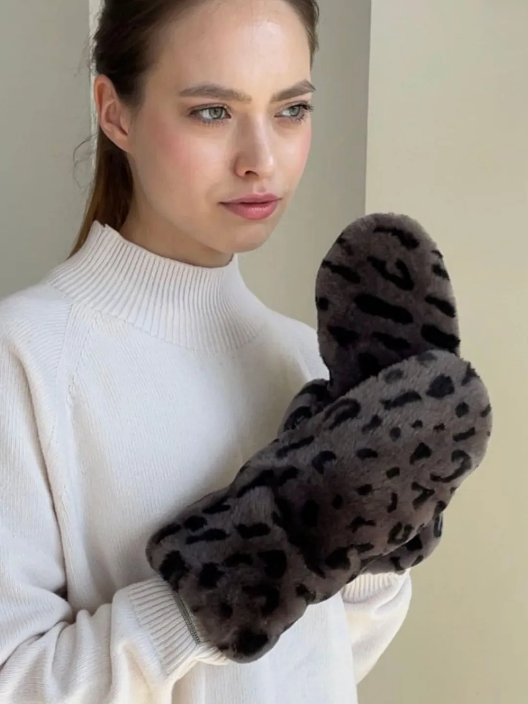 Genuine shearling mittens leopard print / real fur mittens /women gloves animal print / winter gloves / cold weather accessories