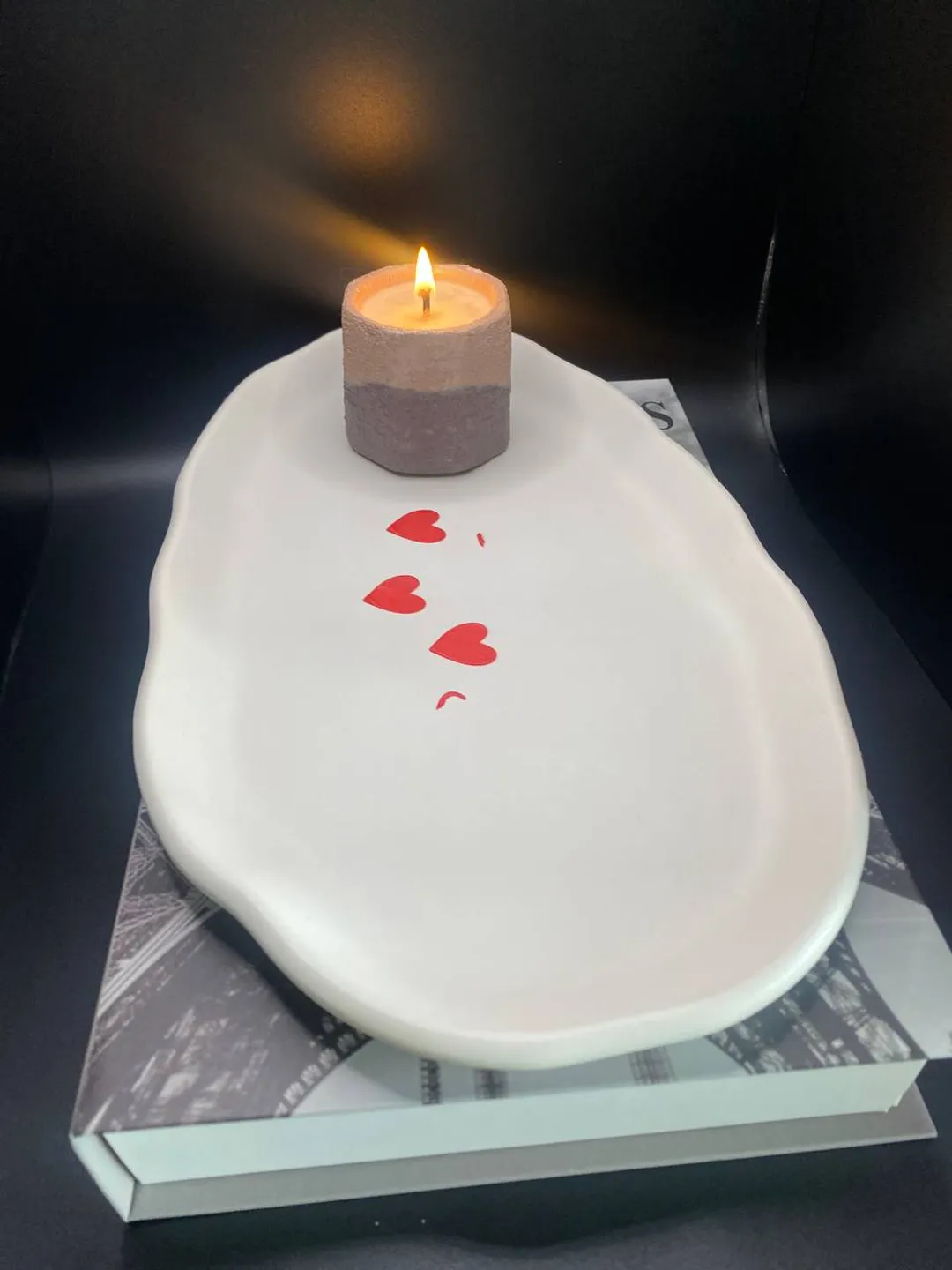 White oval tray with heart pattern