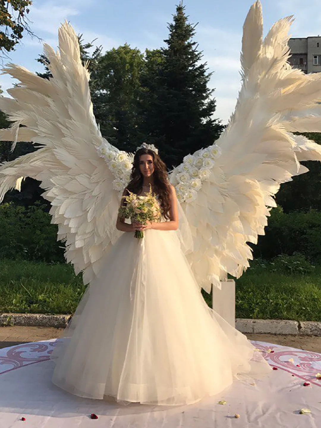 Giant angel wings wedding backdrop on metal stand, luxury street party  decoration