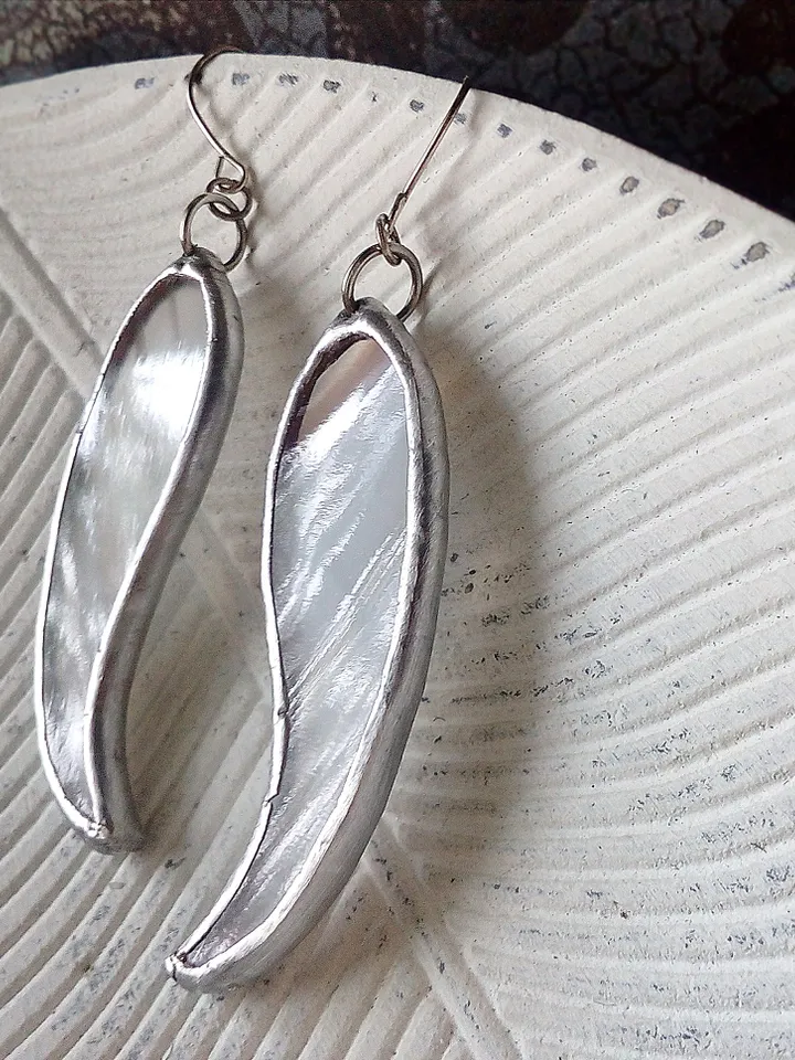 Wavy earring, simple stained glass earrings, transparent curle earrings, kawaii Dangle earrings