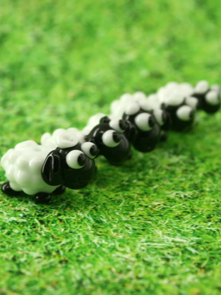 Sheep figurine Sheep gift Miniature sheep Sheep ornament Tiny glass animals Black sheep Miniature animals Terrarium figurines Glass figures