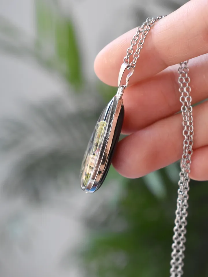 Pressed flowers Necklace. Real flower necklace. Botanical flower necklace.