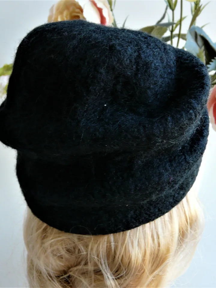 Blythe hat with embroidery