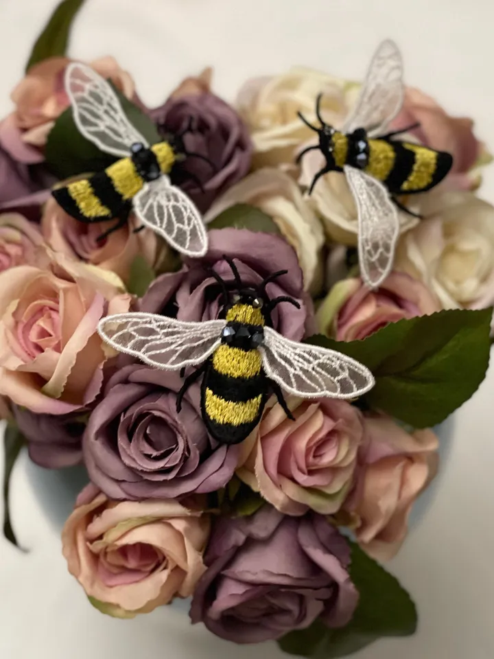 Bee brooch FSL Machine embroidery design Digital embroidery pattern Free standing lace Bee embroidery 3D motif